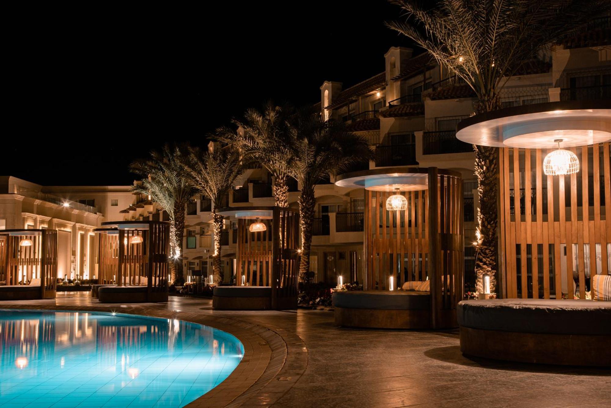 The V Luxury Resort Sahl Hasheesh Hurghada Exteriör bild The resort at night