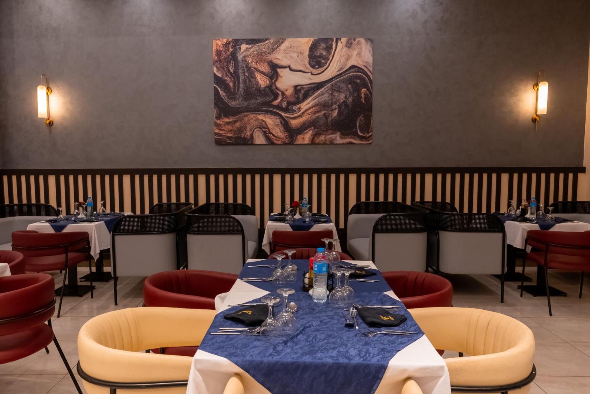 The V Luxury Resort Sahl Hasheesh Hurghada Exteriör bild The interior of the restaurant