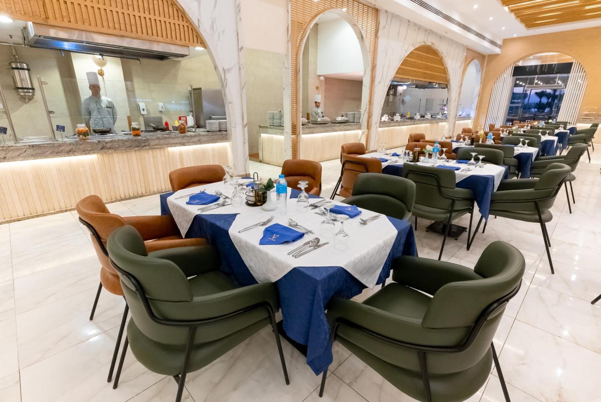 The V Luxury Resort Sahl Hasheesh Hurghada Exteriör bild The restaurant