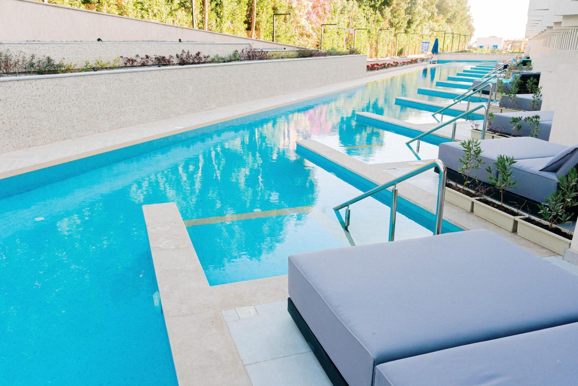 The V Luxury Resort Sahl Hasheesh Hurghada Exteriör bild The pool at the 1011 Museum Building