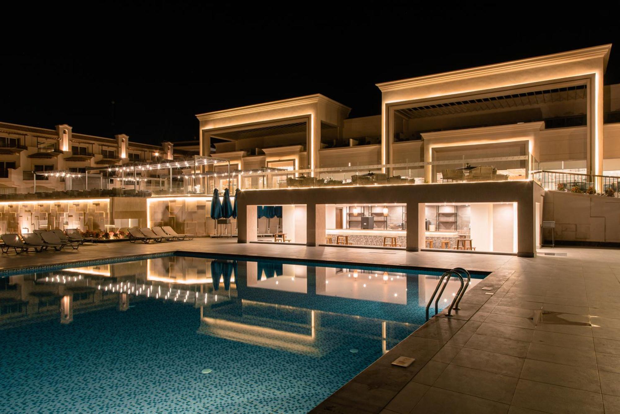 The V Luxury Resort Sahl Hasheesh Hurghada Exteriör bild The resort at night