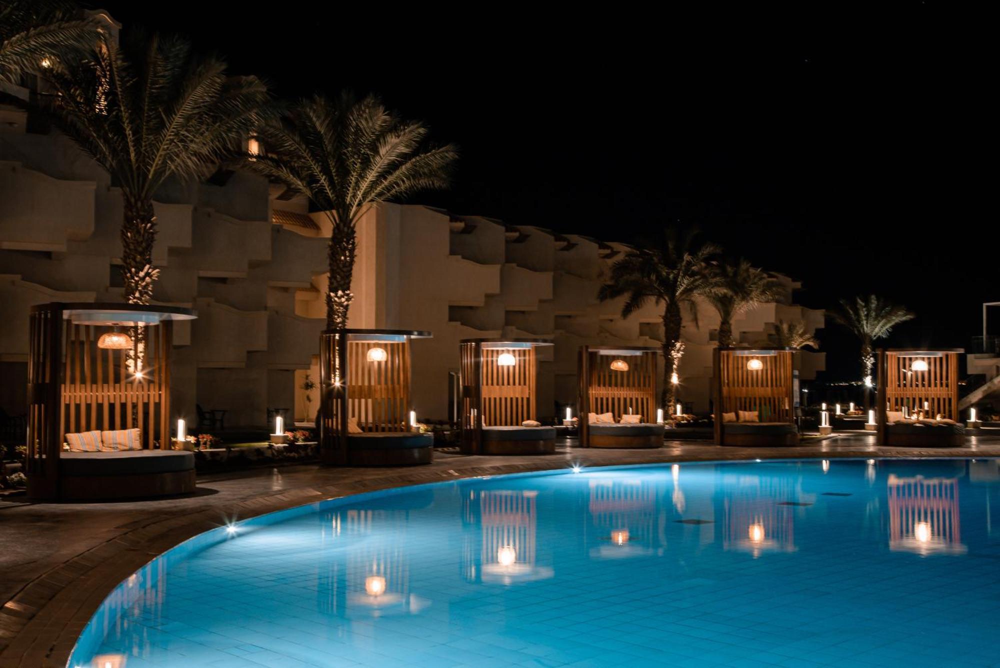 The V Luxury Resort Sahl Hasheesh Hurghada Exteriör bild The swimming pool at the hotel