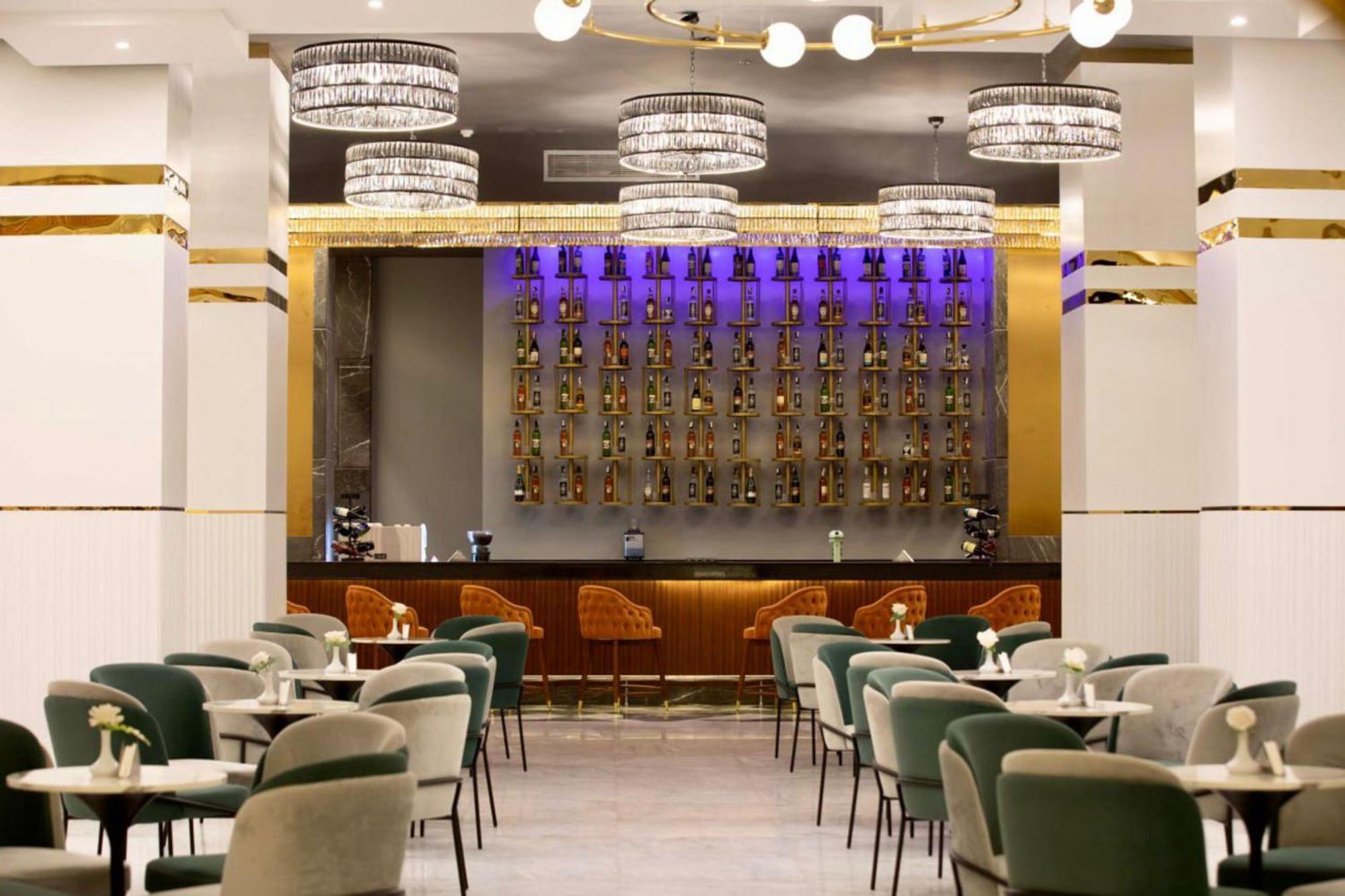 The V Luxury Resort Sahl Hasheesh Hurghada Exteriör bild The interior of the restaurant