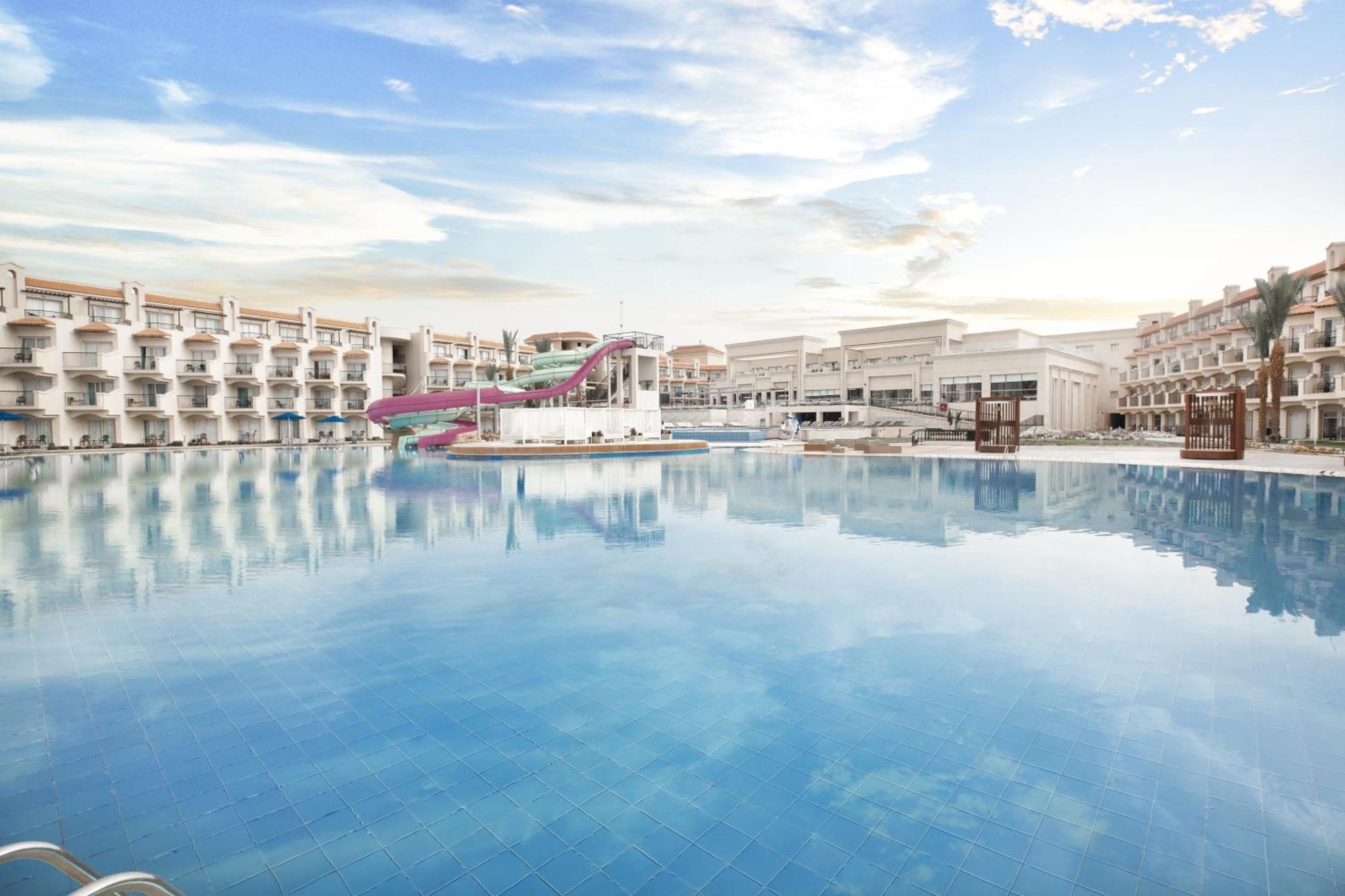 The V Luxury Resort Sahl Hasheesh Hurghada Exteriör bild The resort's main pool