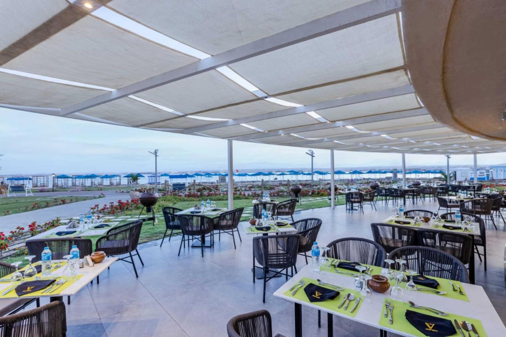 The V Luxury Resort Sahl Hasheesh Hurghada Exteriör bild The restaurant