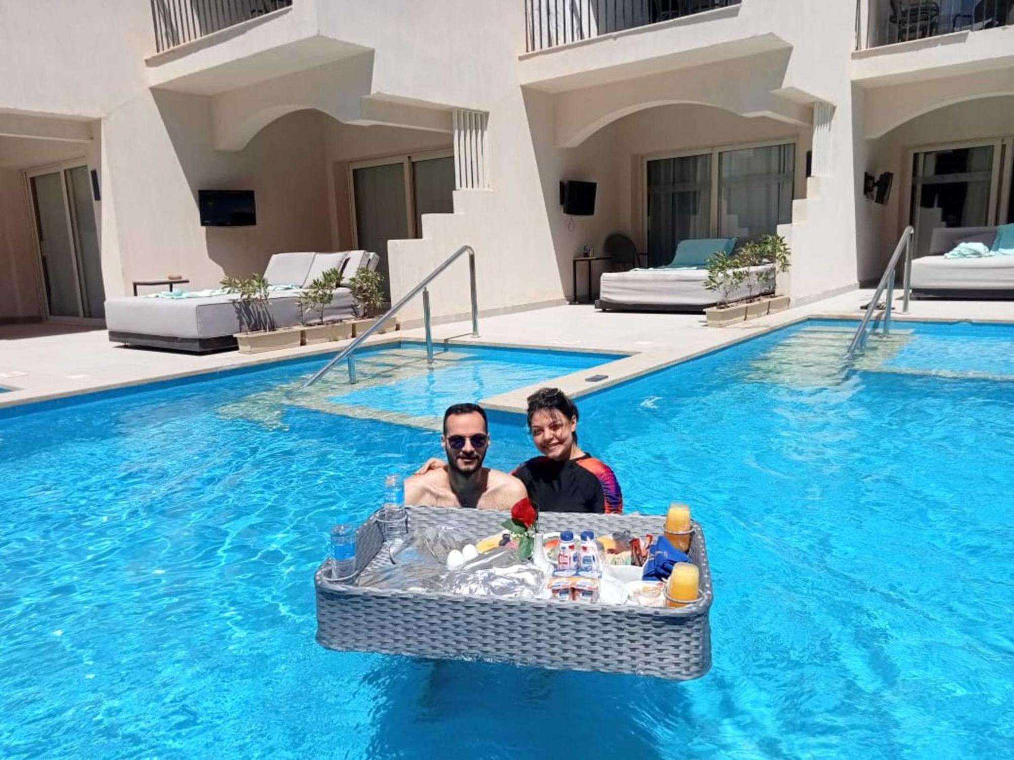 The V Luxury Resort Sahl Hasheesh Hurghada Exteriör bild Floating pool service at a resort